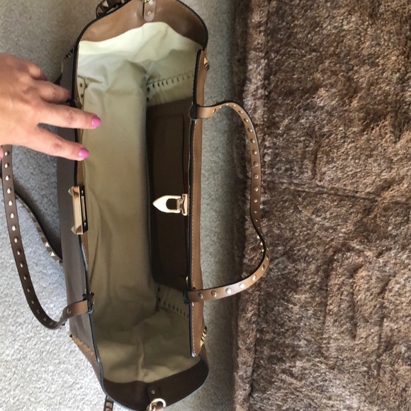 Authentic Valentino large stud tote - Picture 4 of 7